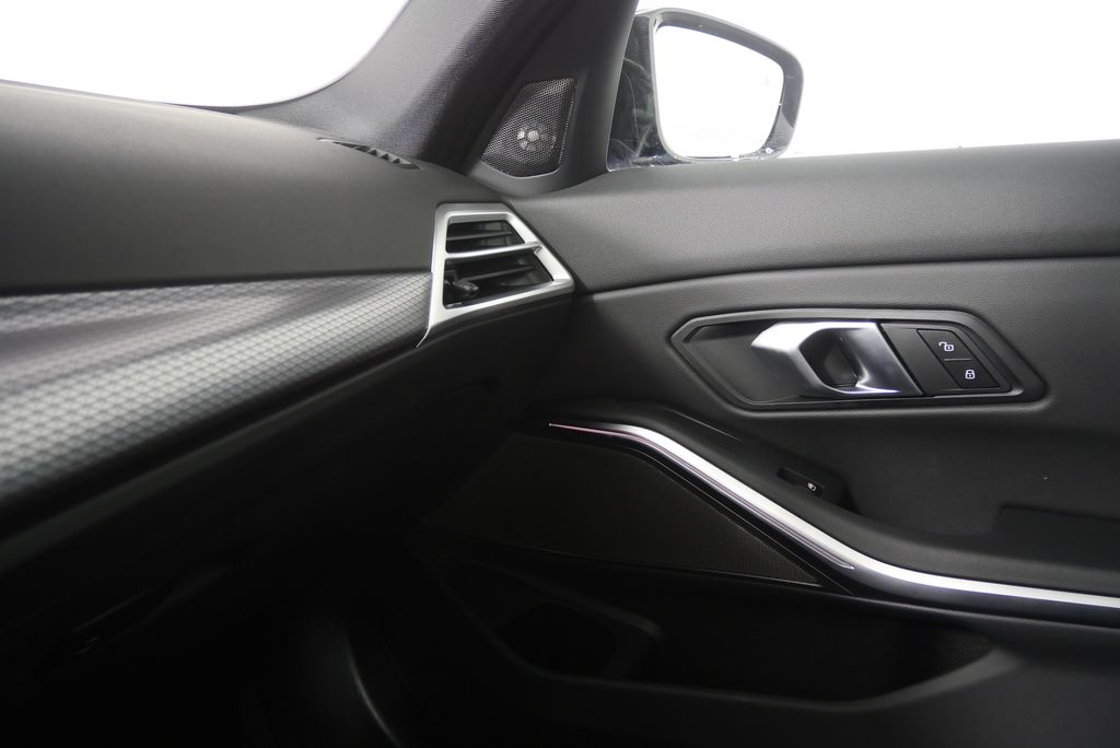 Thumbnail: 2025 BMW 3 Series - 30