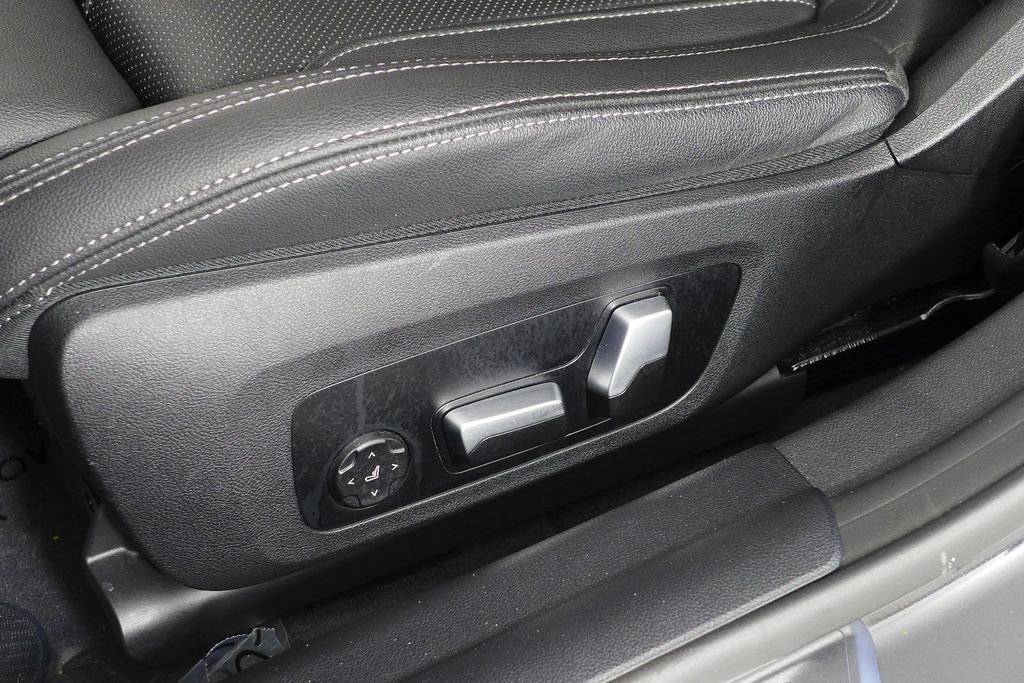 Thumbnail: 2023 BMW i4 - 23