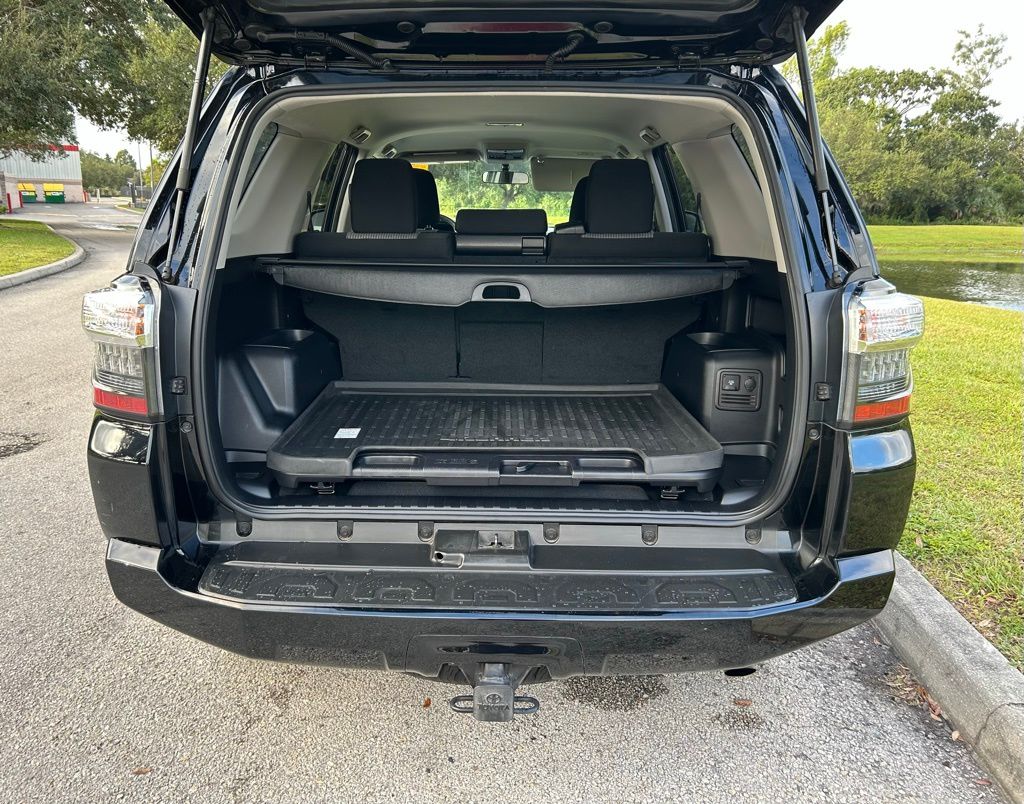 Thumbnail: 2017 Toyota 4Runner - 10