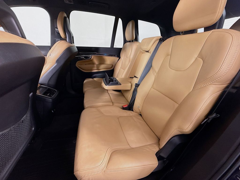 2017 Volvo XC90 T6 Momentum 25