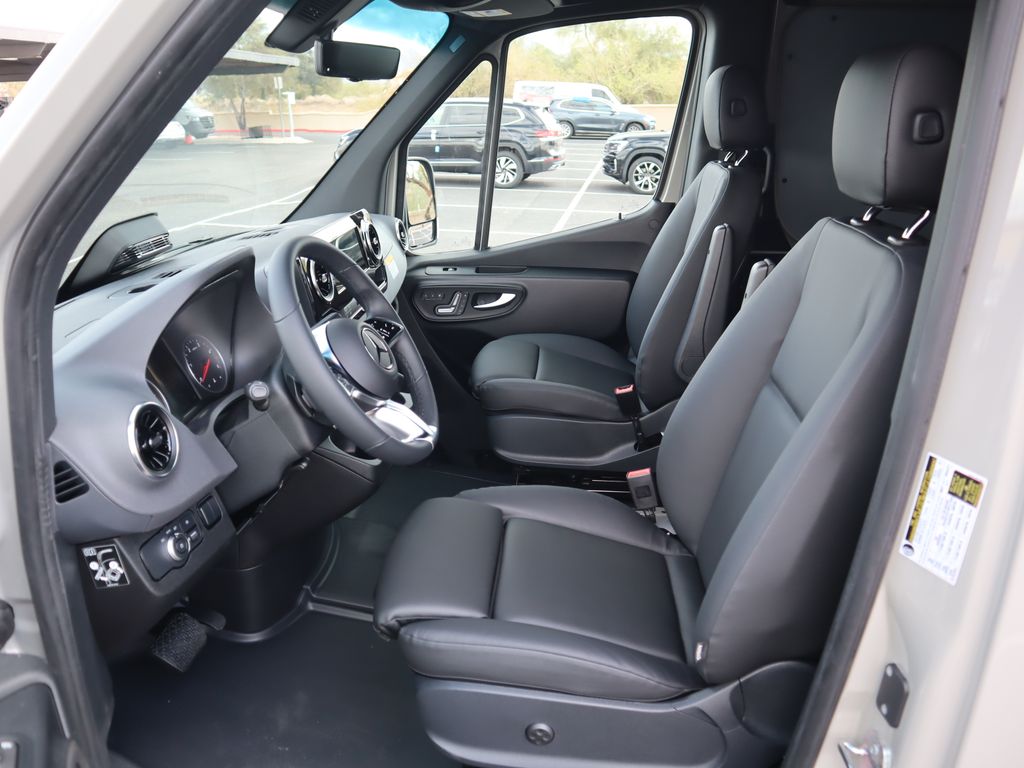 Thumbnail: 2025 Mercedes-Benz Sprinter - 21