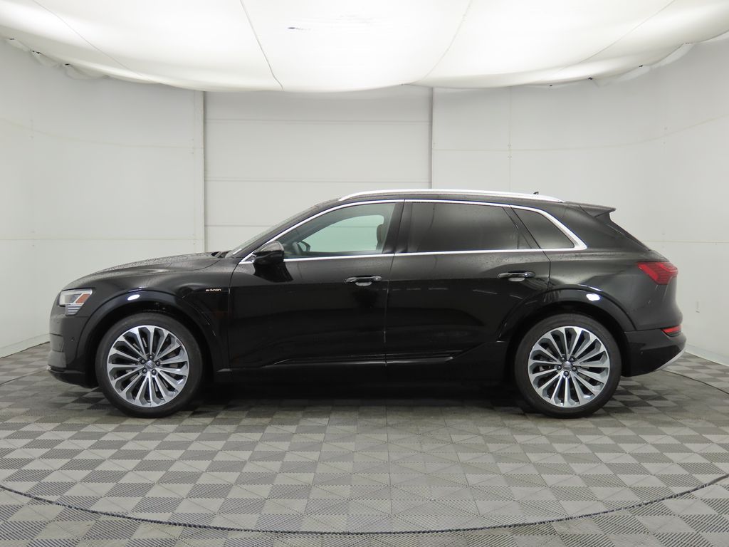 Thumbnail: 2019 Audi e-tron - 8