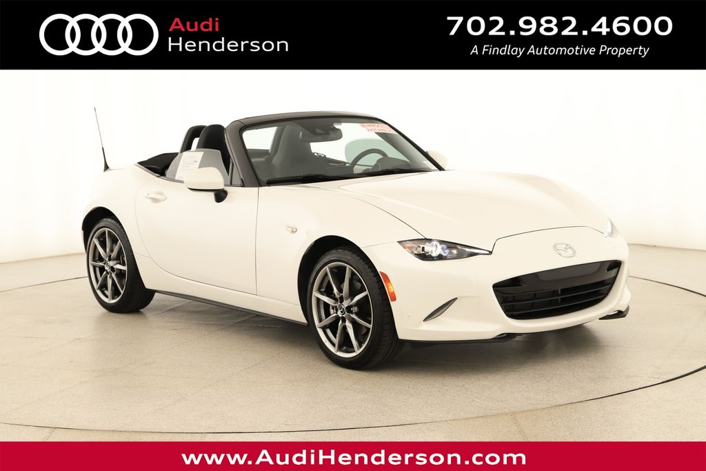 Snowflake White Pearl Mica 2022 Mazda MX-5 Miata Convertible Rear-Wheel Drive 6-Speed Automatic