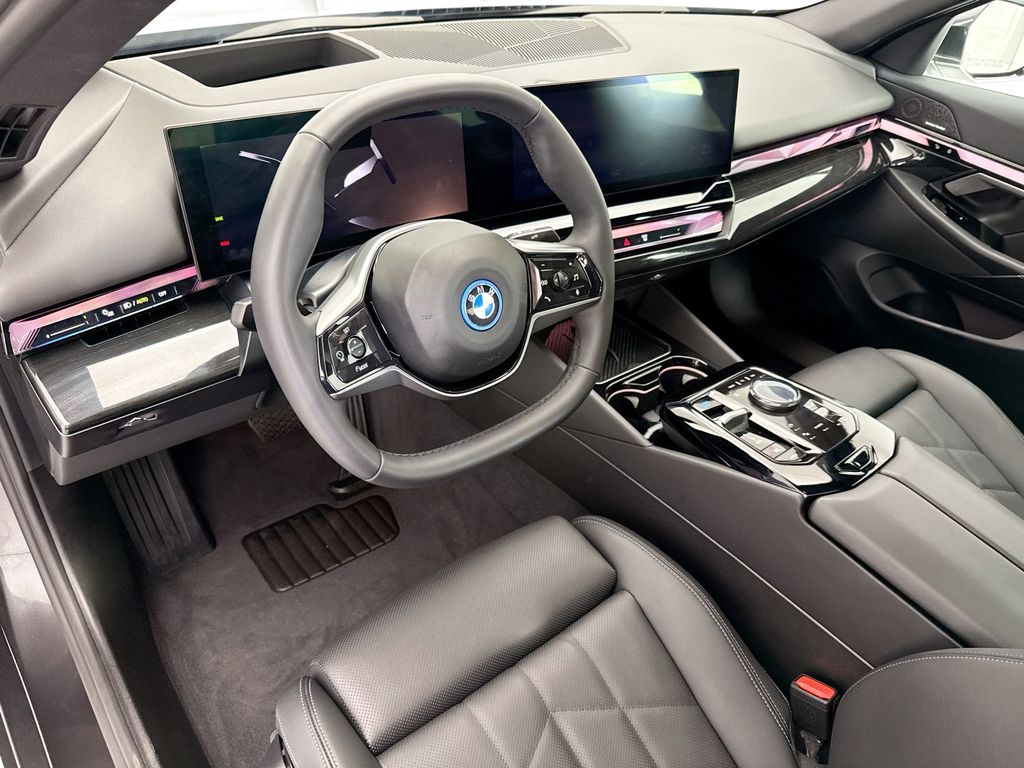 Thumbnail: 2026 BMW i5 - 9