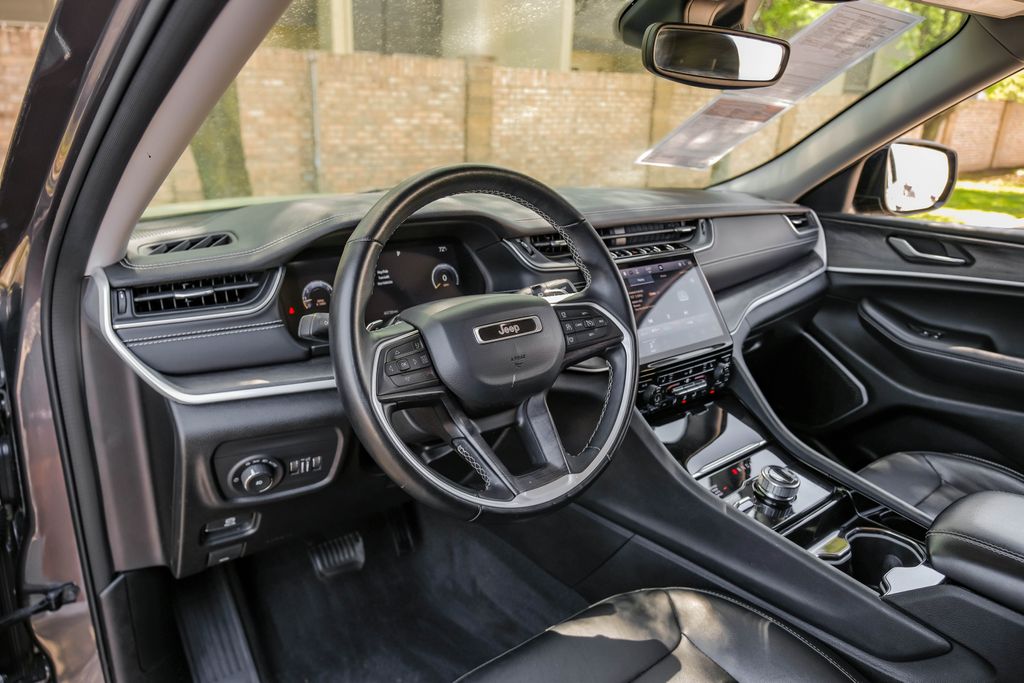 used 2022 Jeep Grand Cherokee car, priced at $28,000