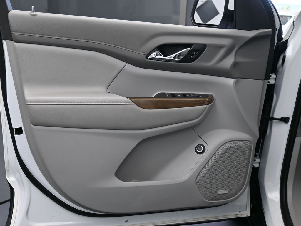 Used 2019 Summit White GMC SLE-2 image 27