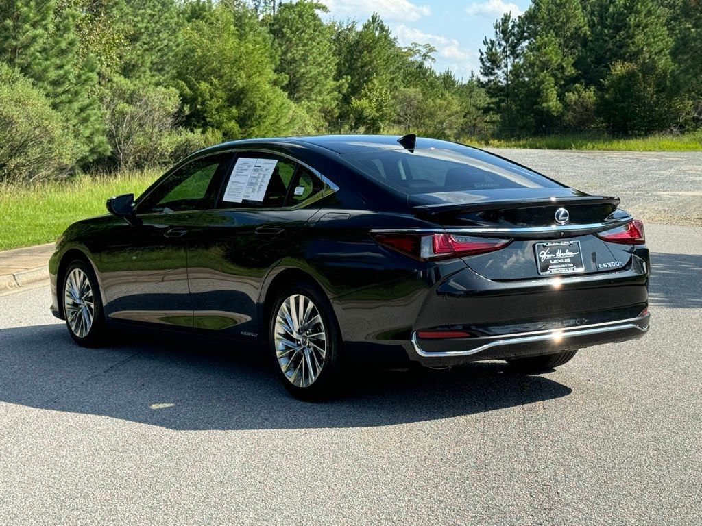 2022 Lexus ES 300h Ultra Luxury 11