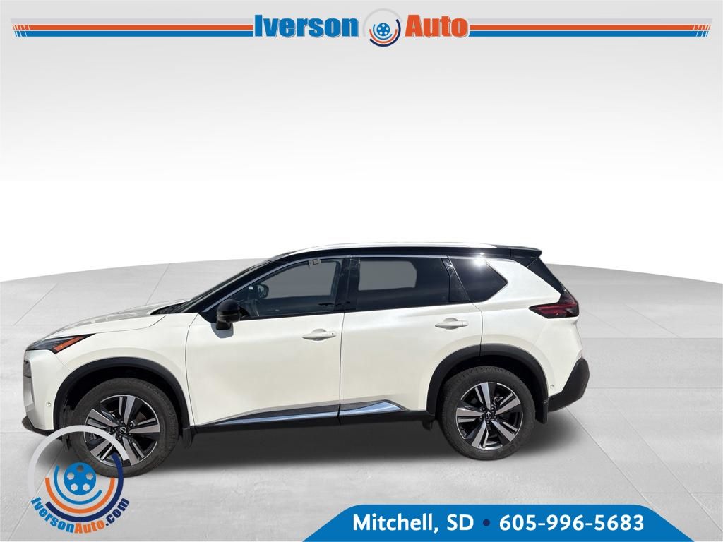 Pearl White Tricoat/Super Black 2023 Nissan Rogue SUV / Crossover All-Wheel Drive Continuously Variable Transmission