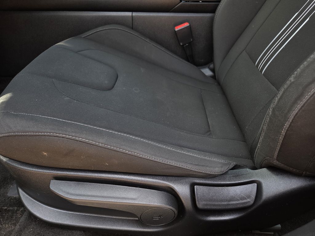 Used 2025 Hyundai Elantra Sedan