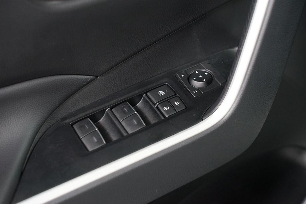 Thumbnail: 2025 Toyota RAV4 - 31