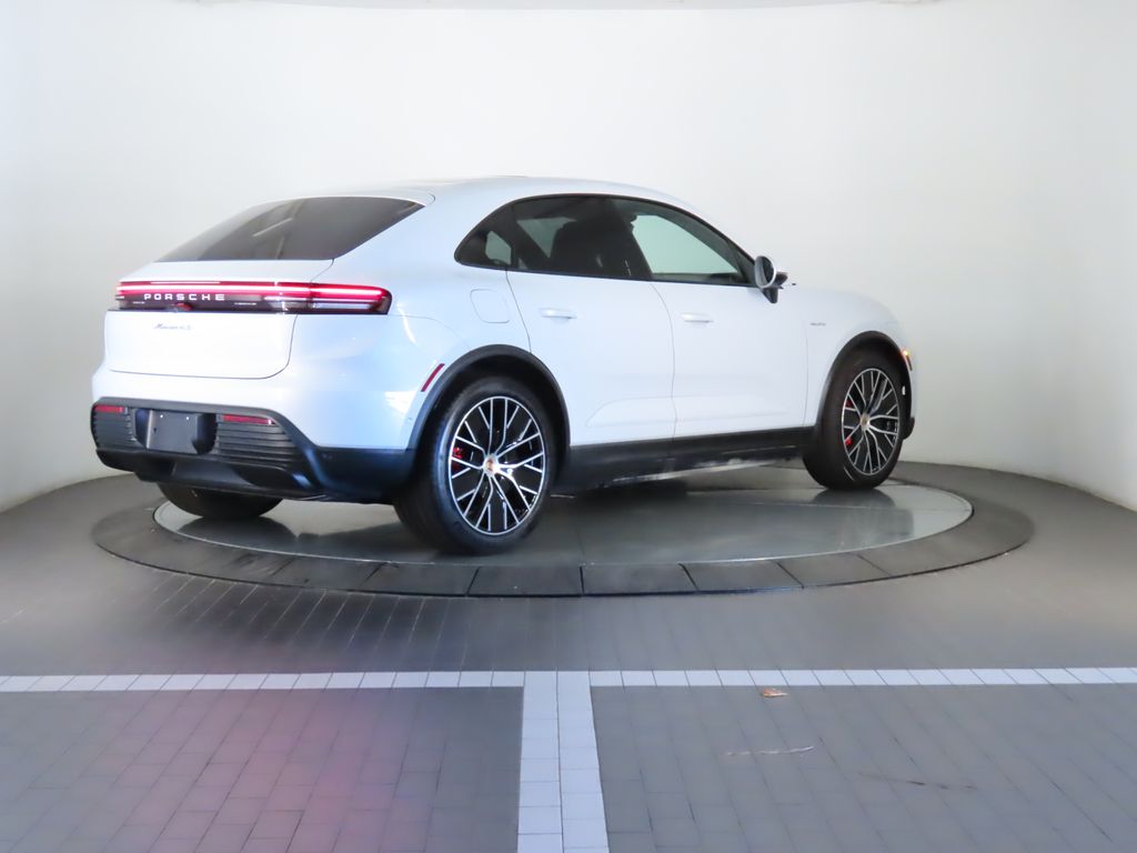 Thumbnail: 2025 Porsche Macan - 7