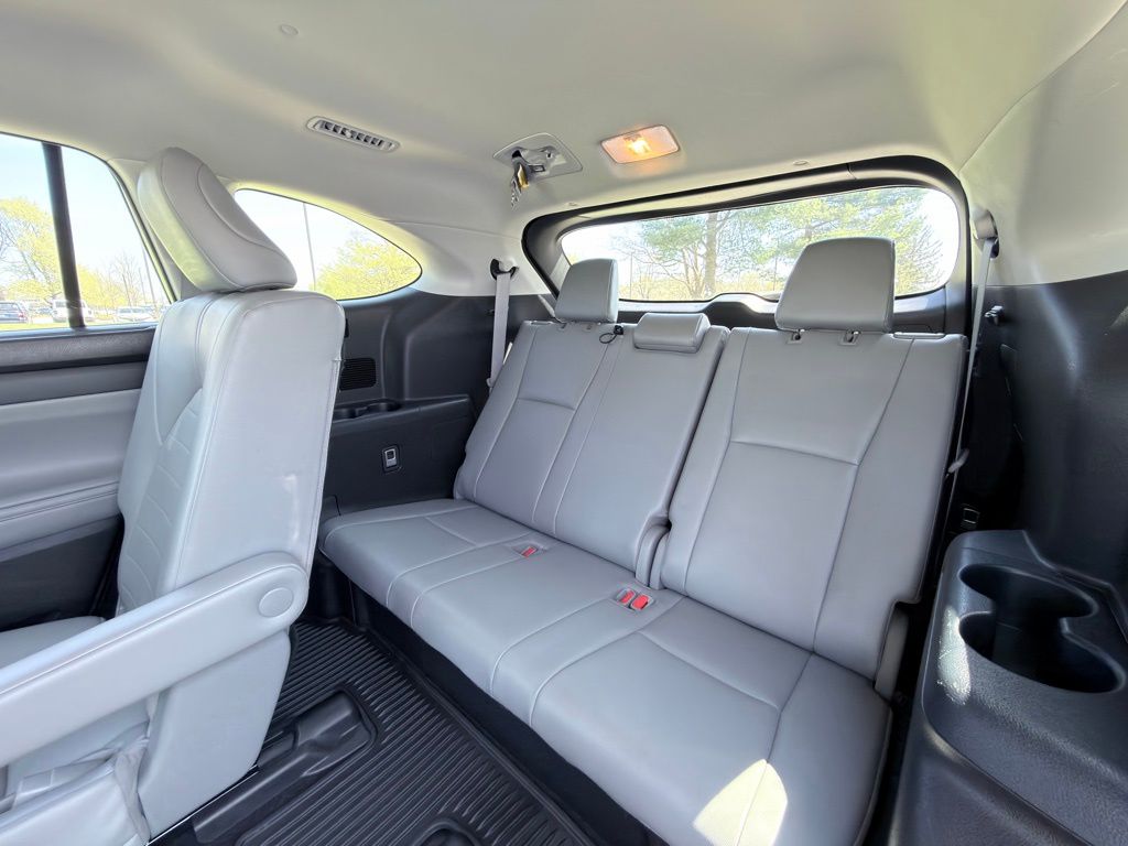 2022 Toyota Highlander XLE - Photo 27