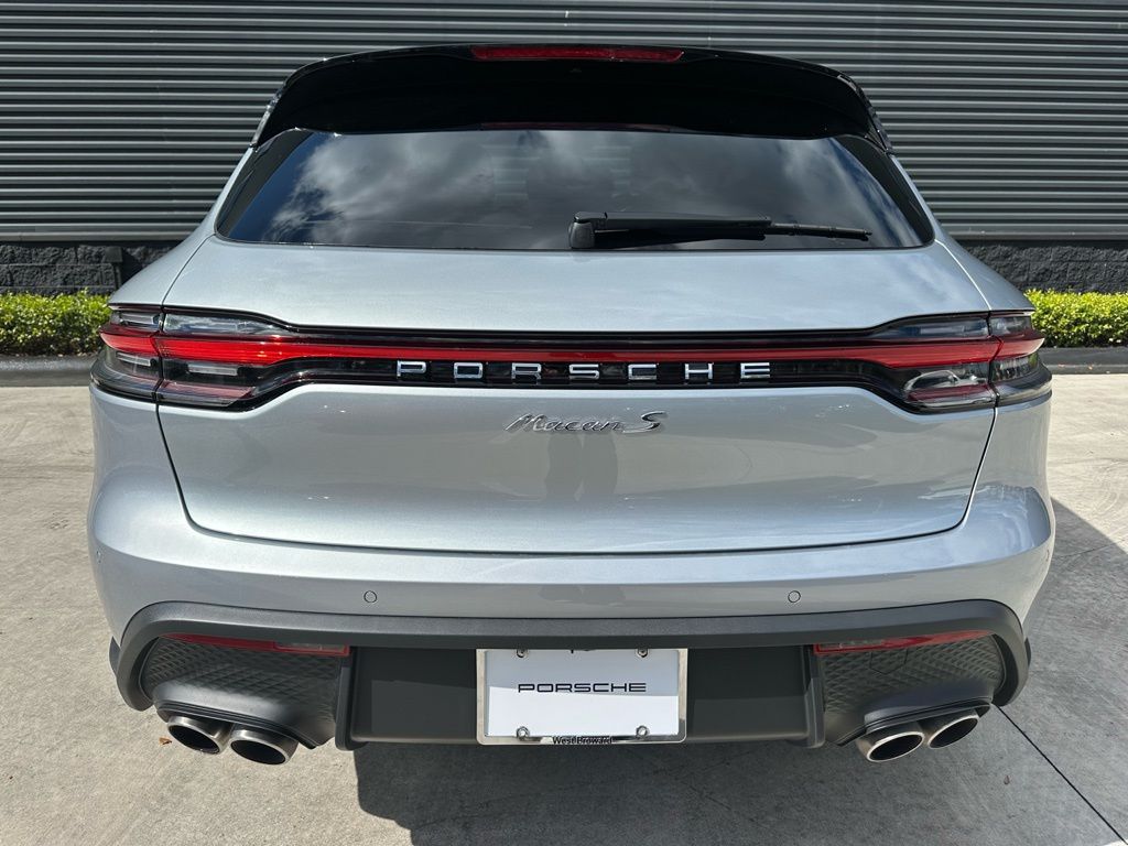 Thumbnail: 2026 Porsche Macan - 12