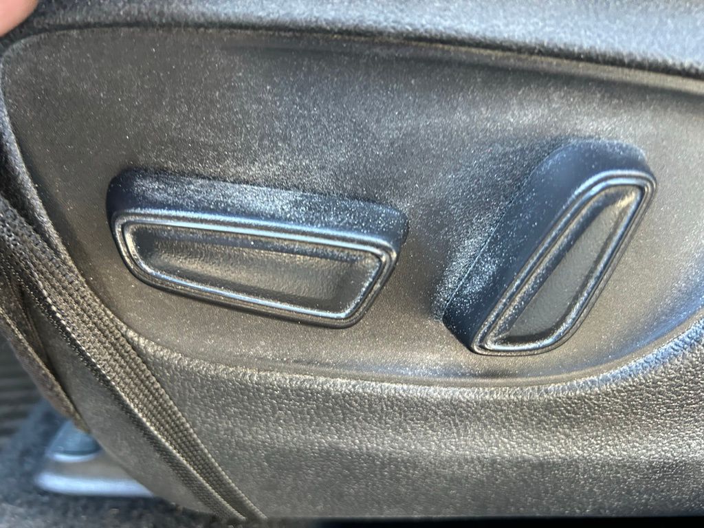 Thumbnail: 2023 Toyota Highlander - 16