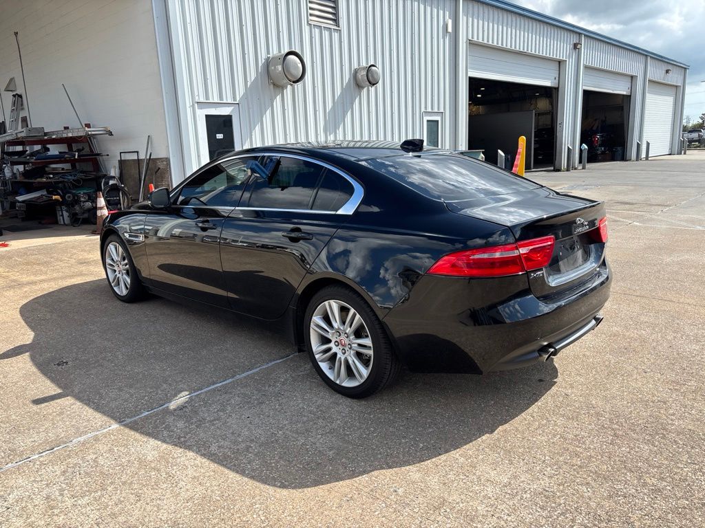 2019 Jaguar XE 25t Premium - 6
