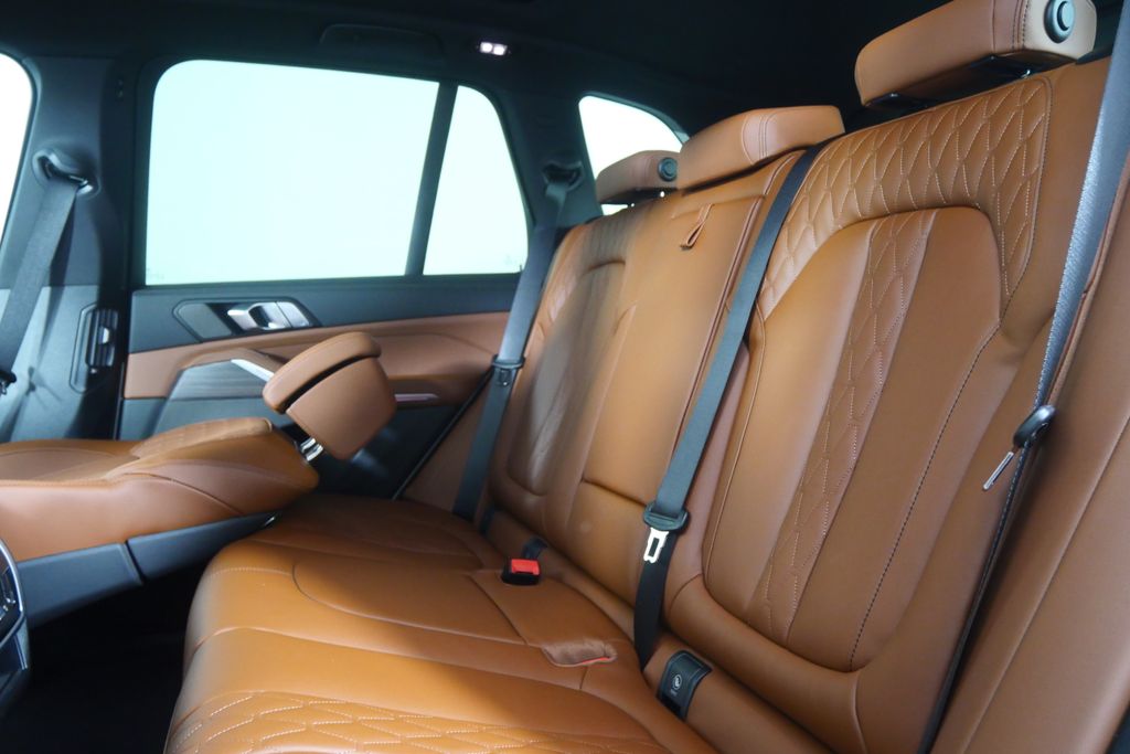 Thumbnail: 2026 BMW X5 - 16