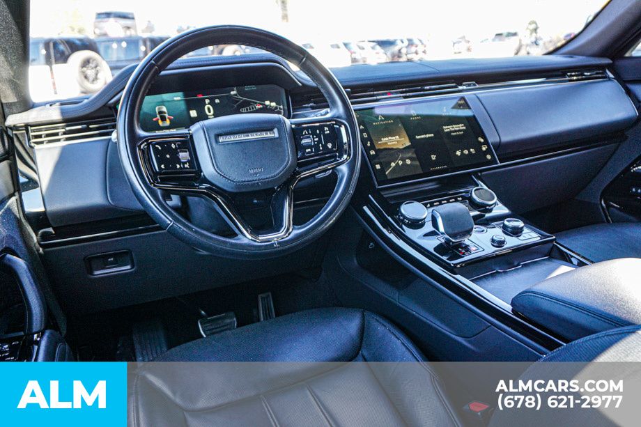 Used 2023 White Land Rover SE Dynamic image 26