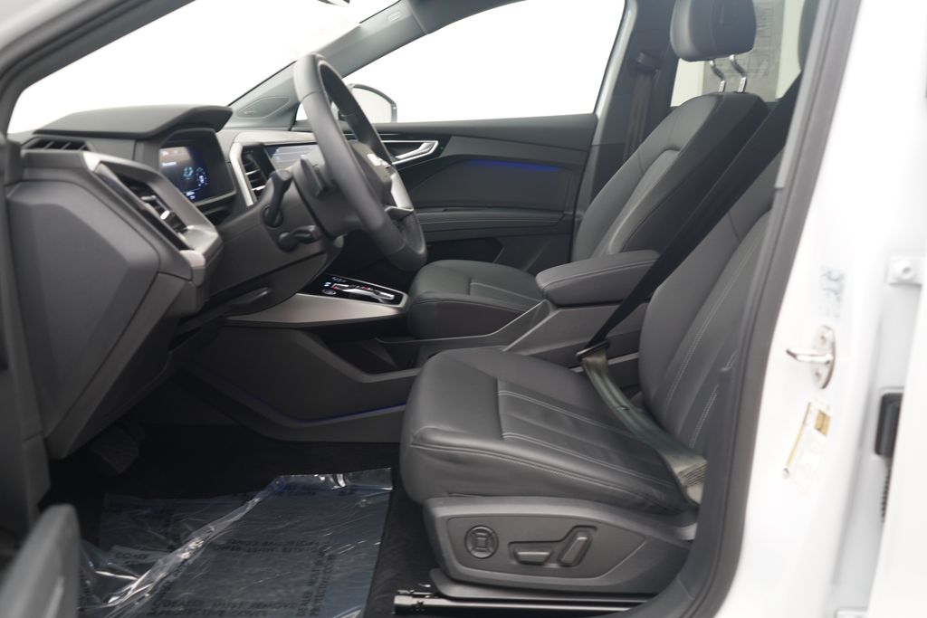 Thumbnail: 2023 Audi Q4 e-tron - 6