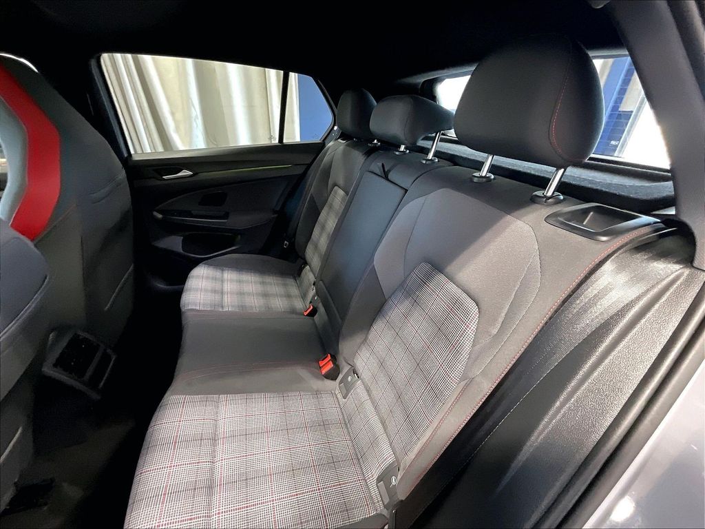 2022 Volkswagen Golf GTI — photo 15