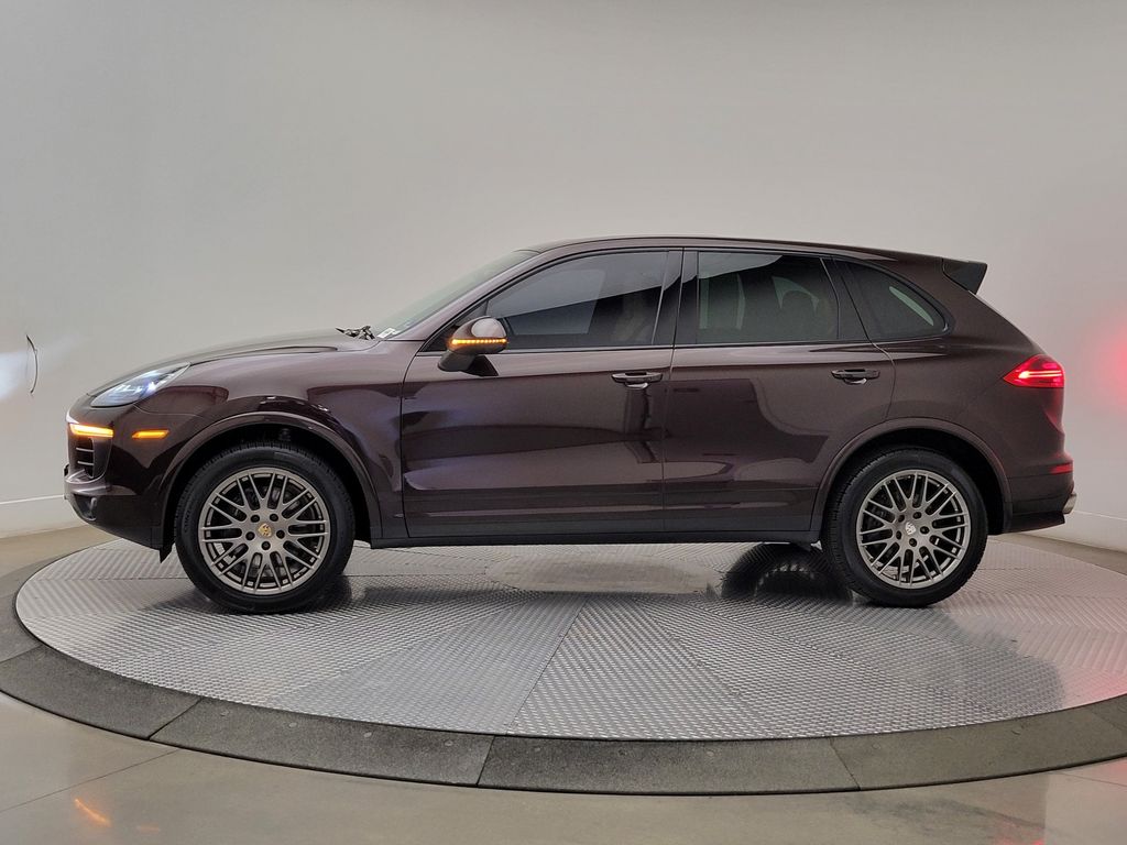 Thumbnail: 2017 Porsche Cayenne - 3