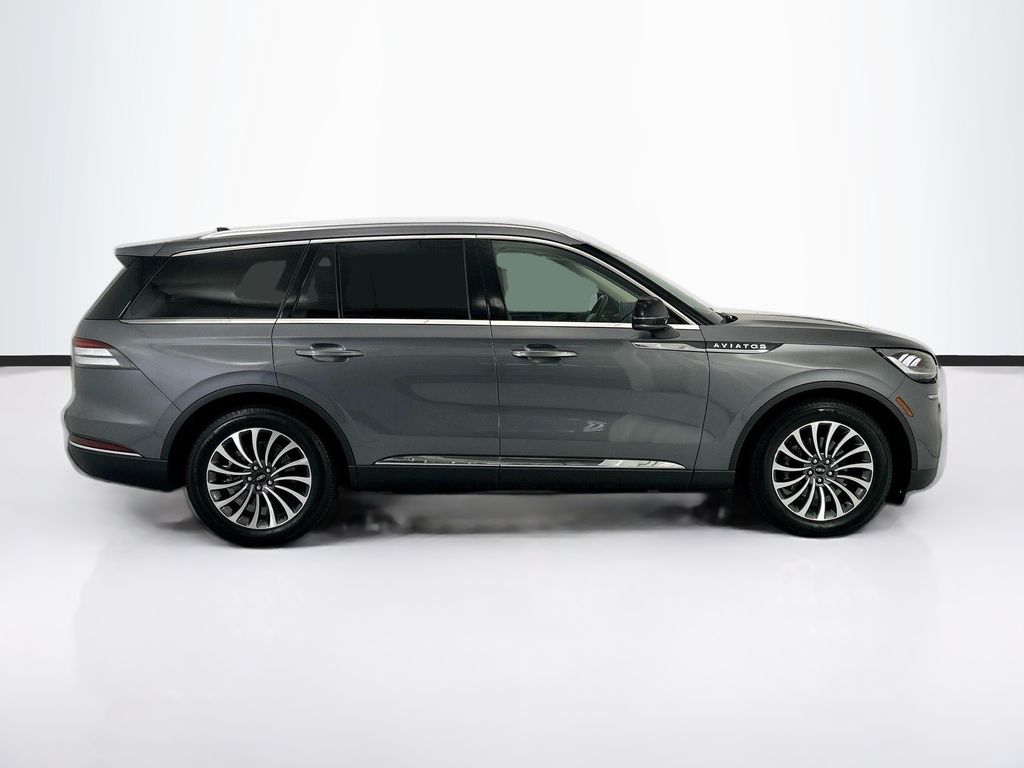 Thumbnail: 2023 Lincoln Aviator - 4