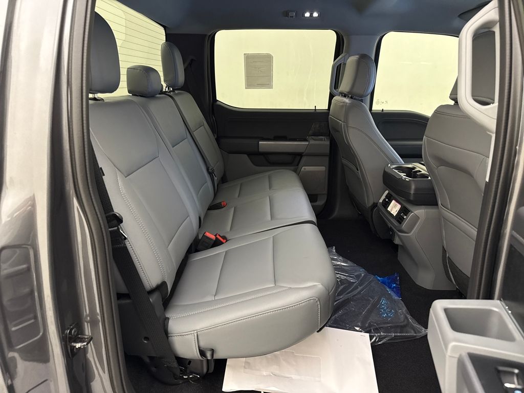2025 Ford F-150 Lightning photo 18
