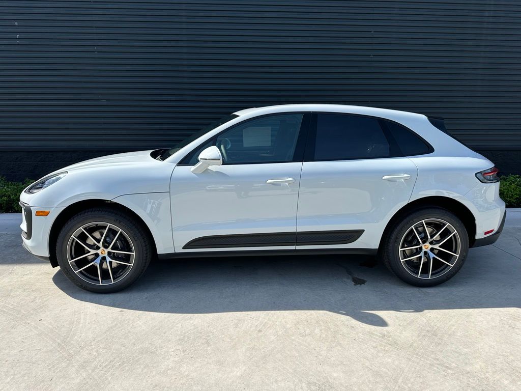 Thumbnail: 2025 Porsche Macan - 2