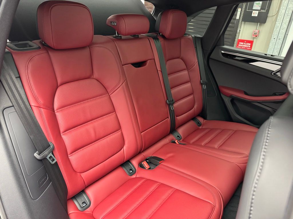 2024 Porsche Macan T 16