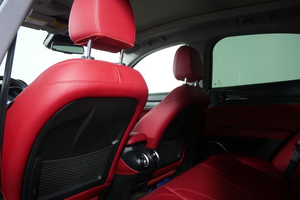 Thumbnail: 2021 Alfa Romeo Stelvio - 16