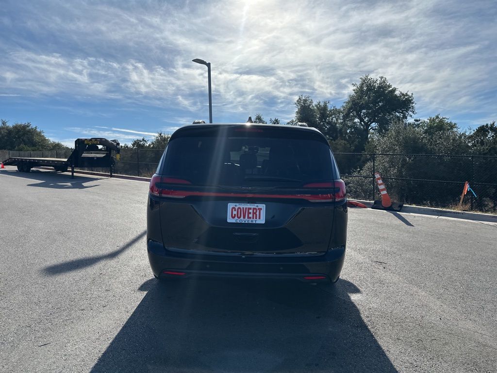 Used Car 2025 Chrysler Pacifica  Limited For Sale Under $40,000 In Austin, Texas