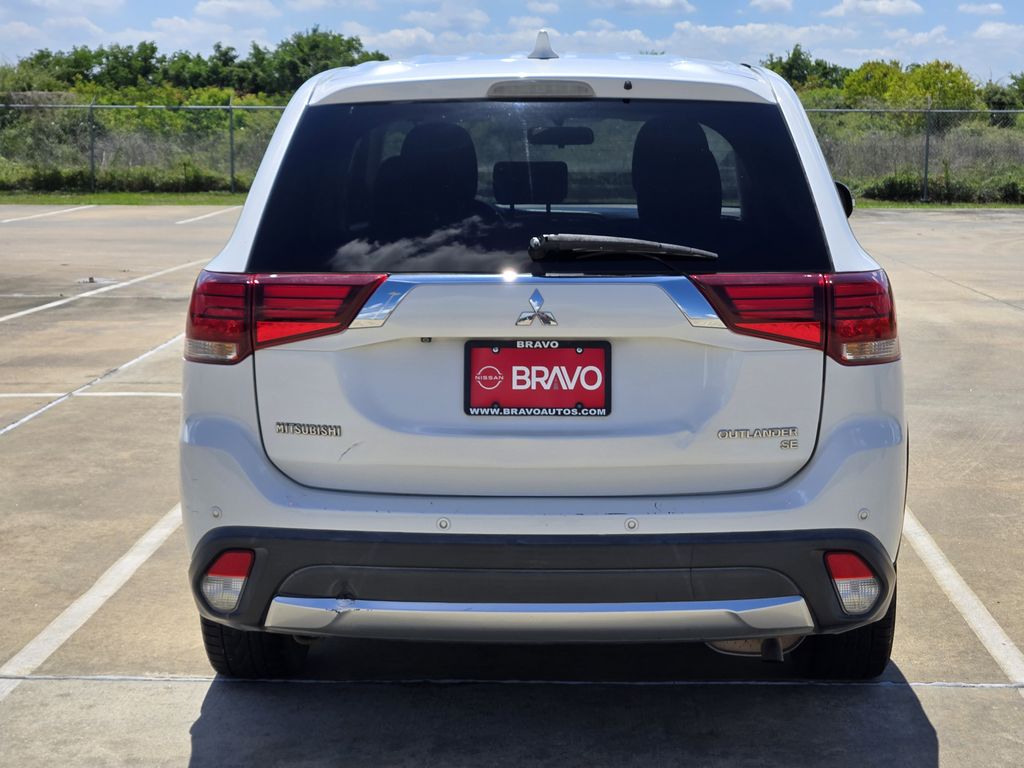 2017 Mitsubishi Outlander SE - 4