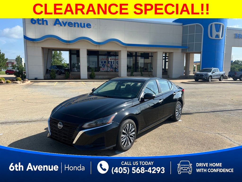 Super Black 2025 Nissan Altima Sedan All-Wheel Drive Continuously Variable Transmission
