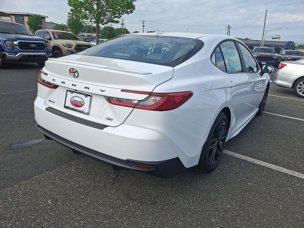 2025 Toyota Camry SE 4