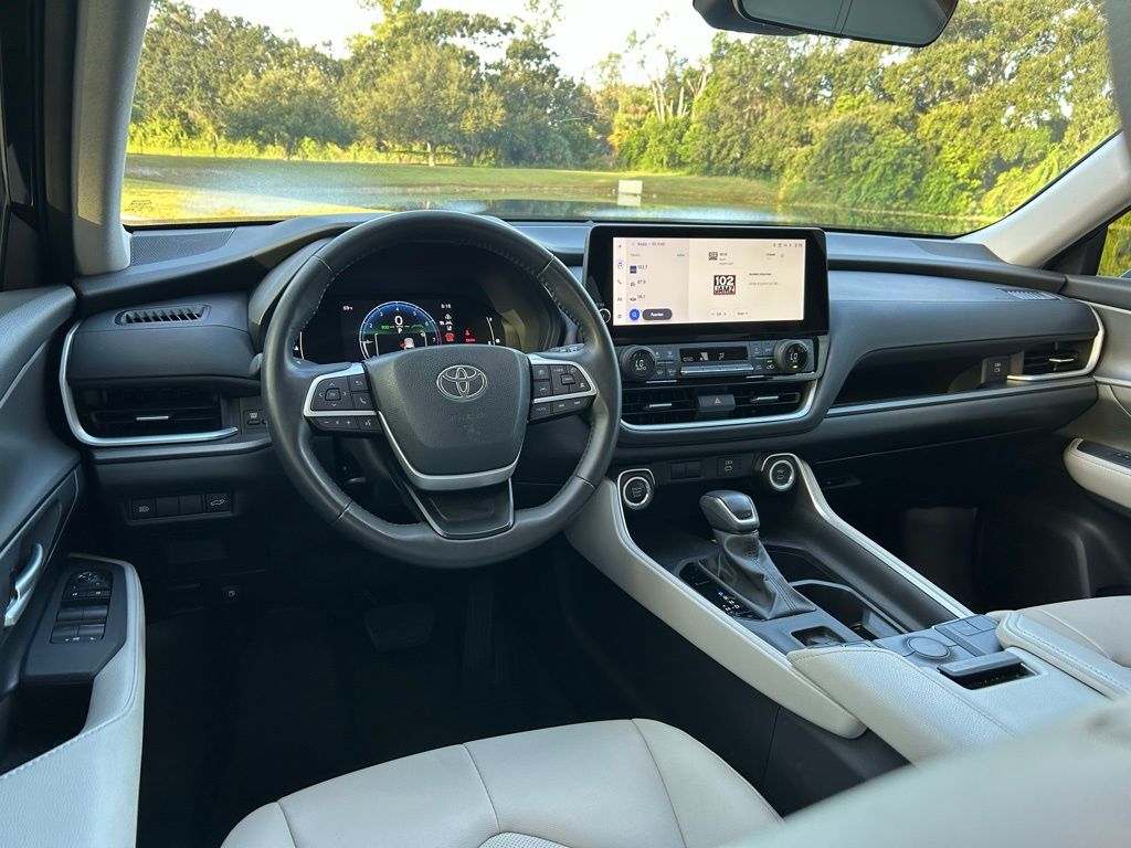 Thumbnail: 2024 Toyota Grand Highlander - 12