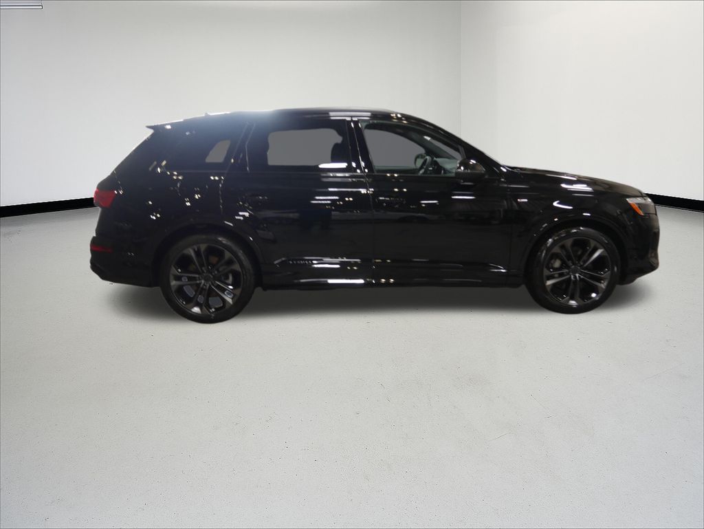 Thumbnail: 2026 Audi Q7 - 6