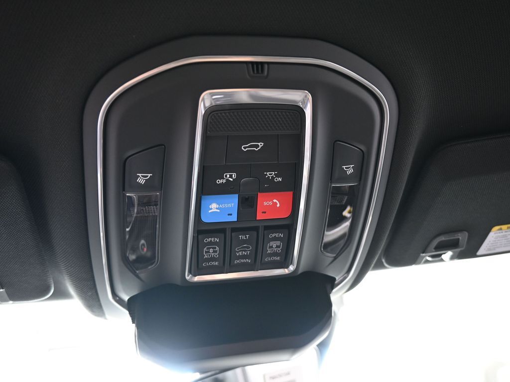 New 2025 Diamond Black Crystal Pearlcoat Jeep Limited image 24