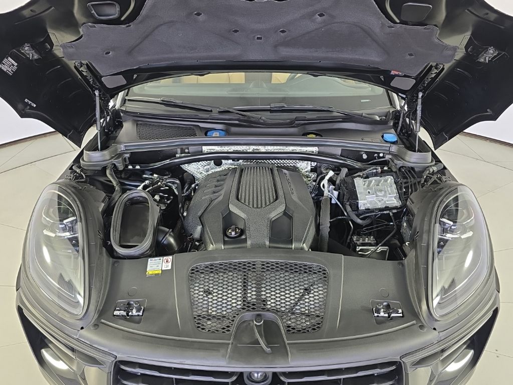 Thumbnail: 2023 Porsche Macan - 8