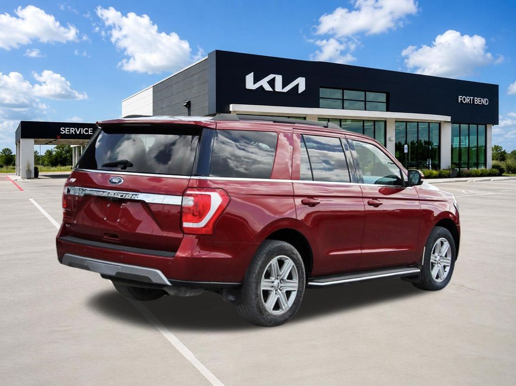 2018 Ford Expedition XLT Red at Autostrade