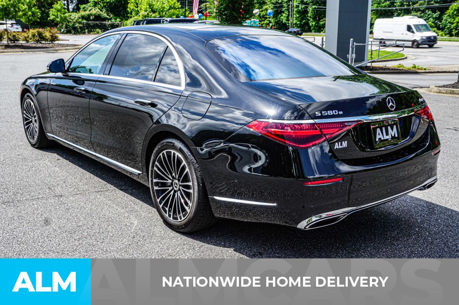 Used 2024 Black Mercedes-Benz S 580e image 5