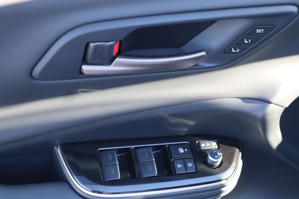 Thumbnail: 2025 Toyota Crown Signia - 22