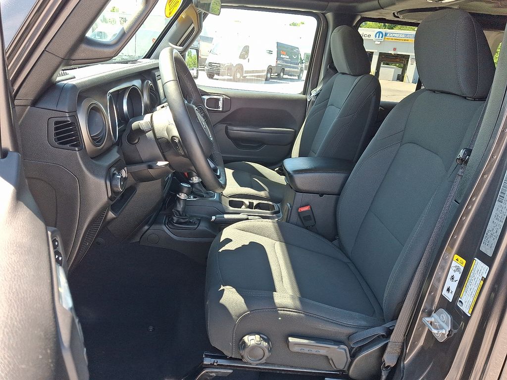 2018 Jeep Wrangler — photo 14