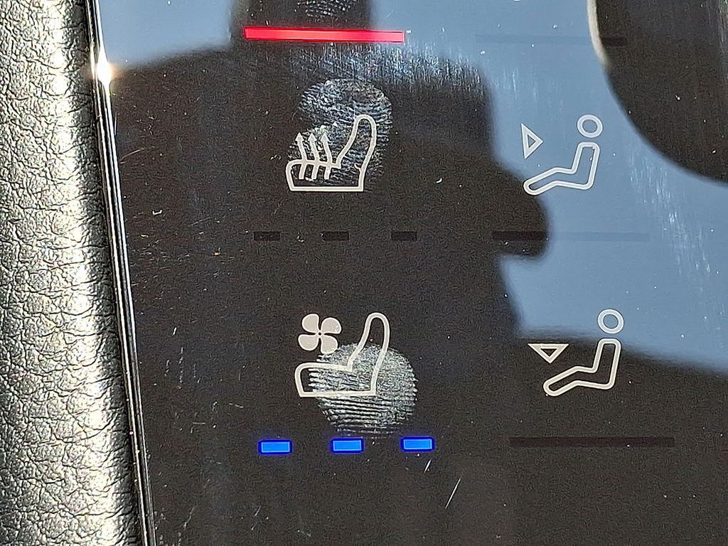 Thumbnail: 2025 Porsche Macan - 23