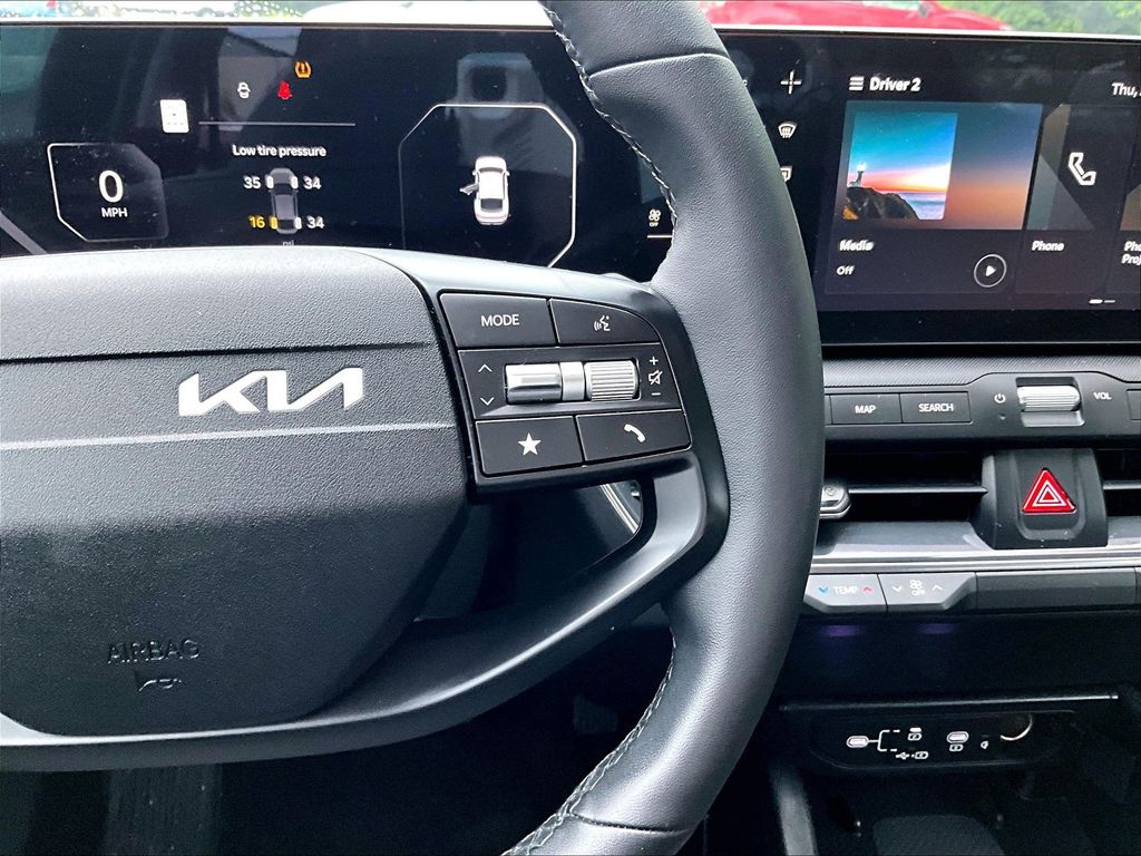 2025 Kia K4 — photo 24