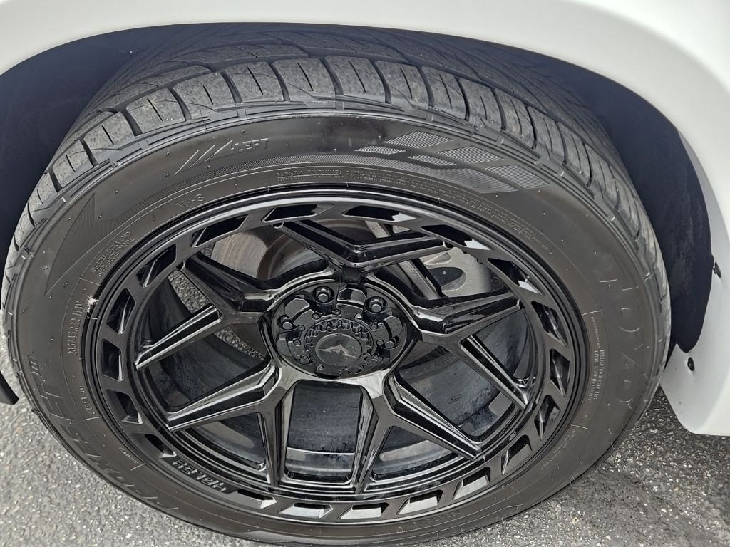 Used 2025 White Ram Big Horn/Lone Star image 15