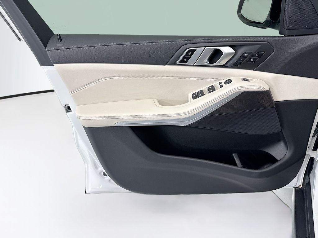 Thumbnail: 2021 BMW X5 - 23