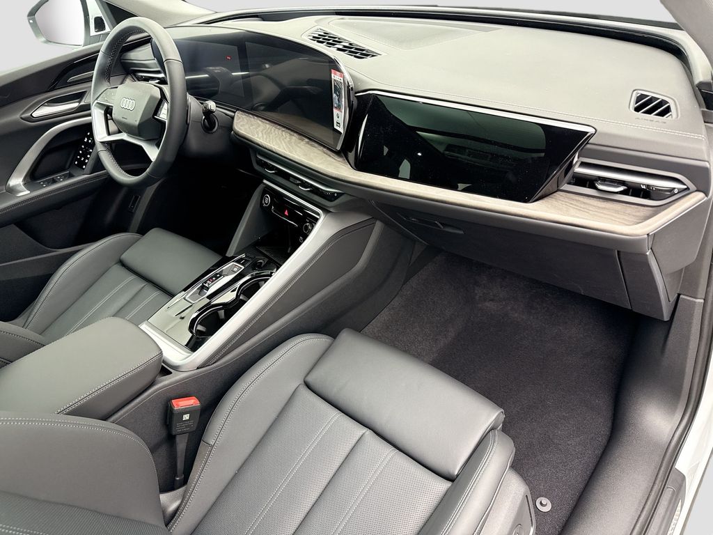 Thumbnail: 2025 Audi Q5 - 18