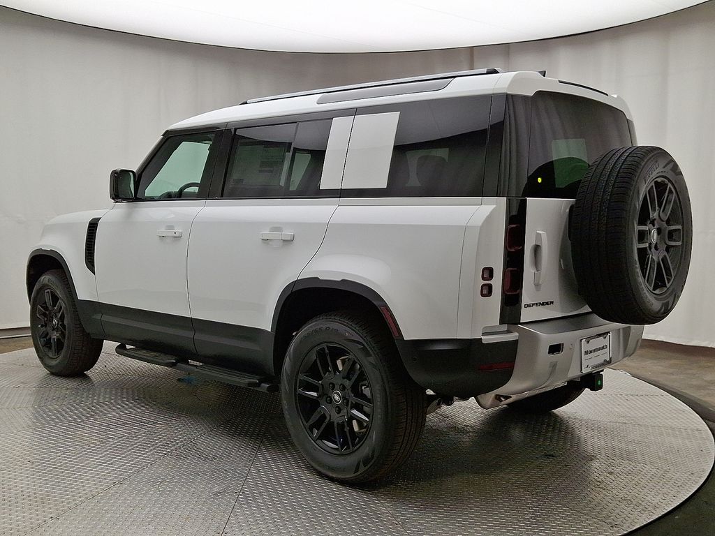2025 Land Rover Defender 110 4