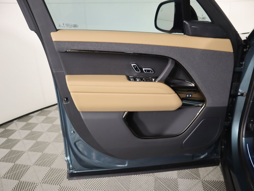 Thumbnail: 2025 Land Rover Range Rover Sport - 26