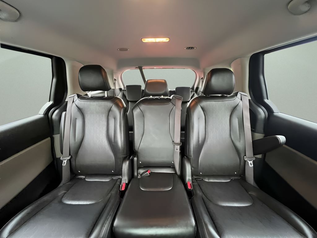 Used 2025 Kia Carnival Van