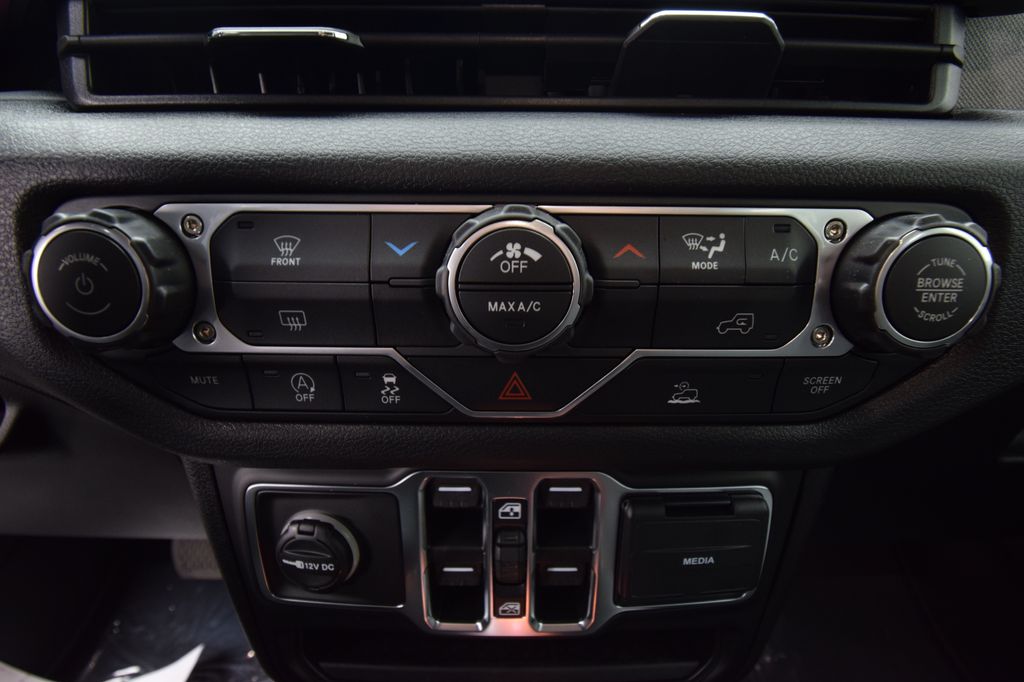 new 2026 Jeep Gladiator car, priced at $40,261